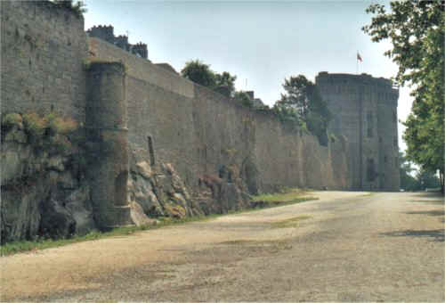 dinan1.jpg (39776 octets)