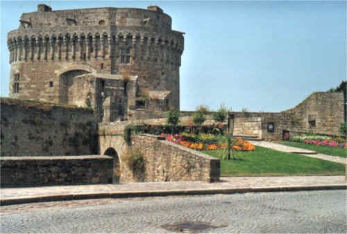 dinan4.jpg (45679 octets)