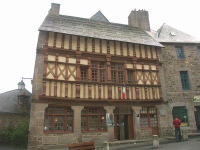 mini-treguier _ 05.JPG (34204 octets)
